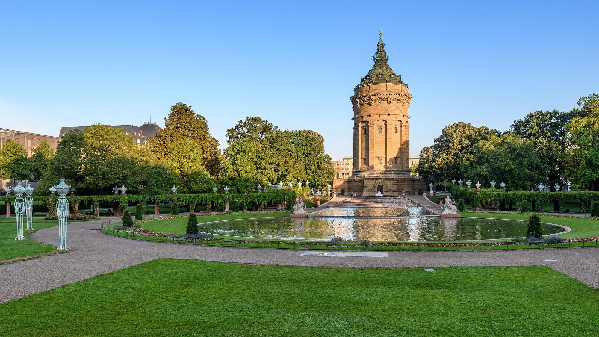Mannheim: Wasserturm am Friedrichsplatz