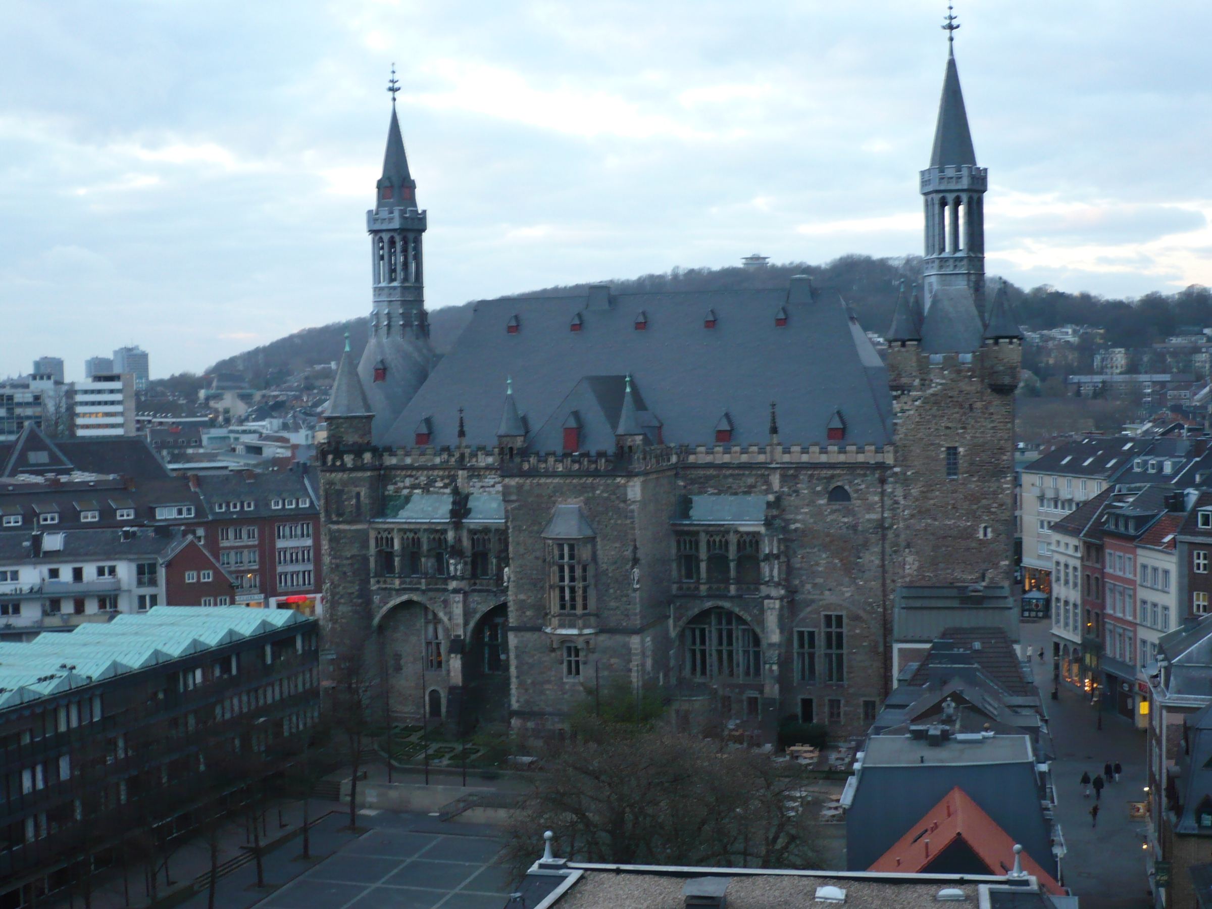 Aachen: Rathaus und Altstadt von oben